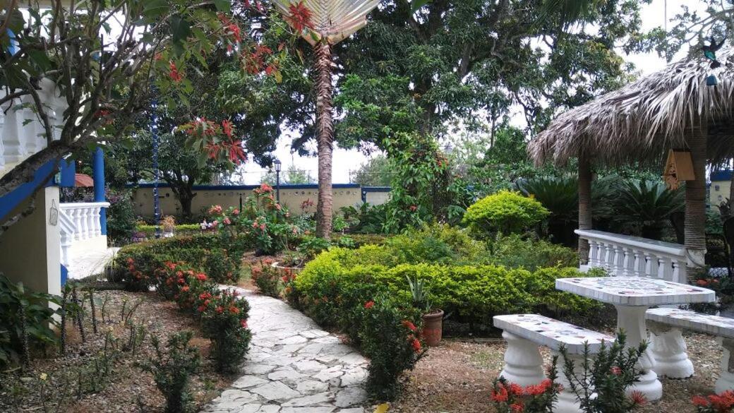 نزل سانتياغو دي لوس كاباليروسفي Sana El Jardin Secreto المظهر الخارجي الصورة